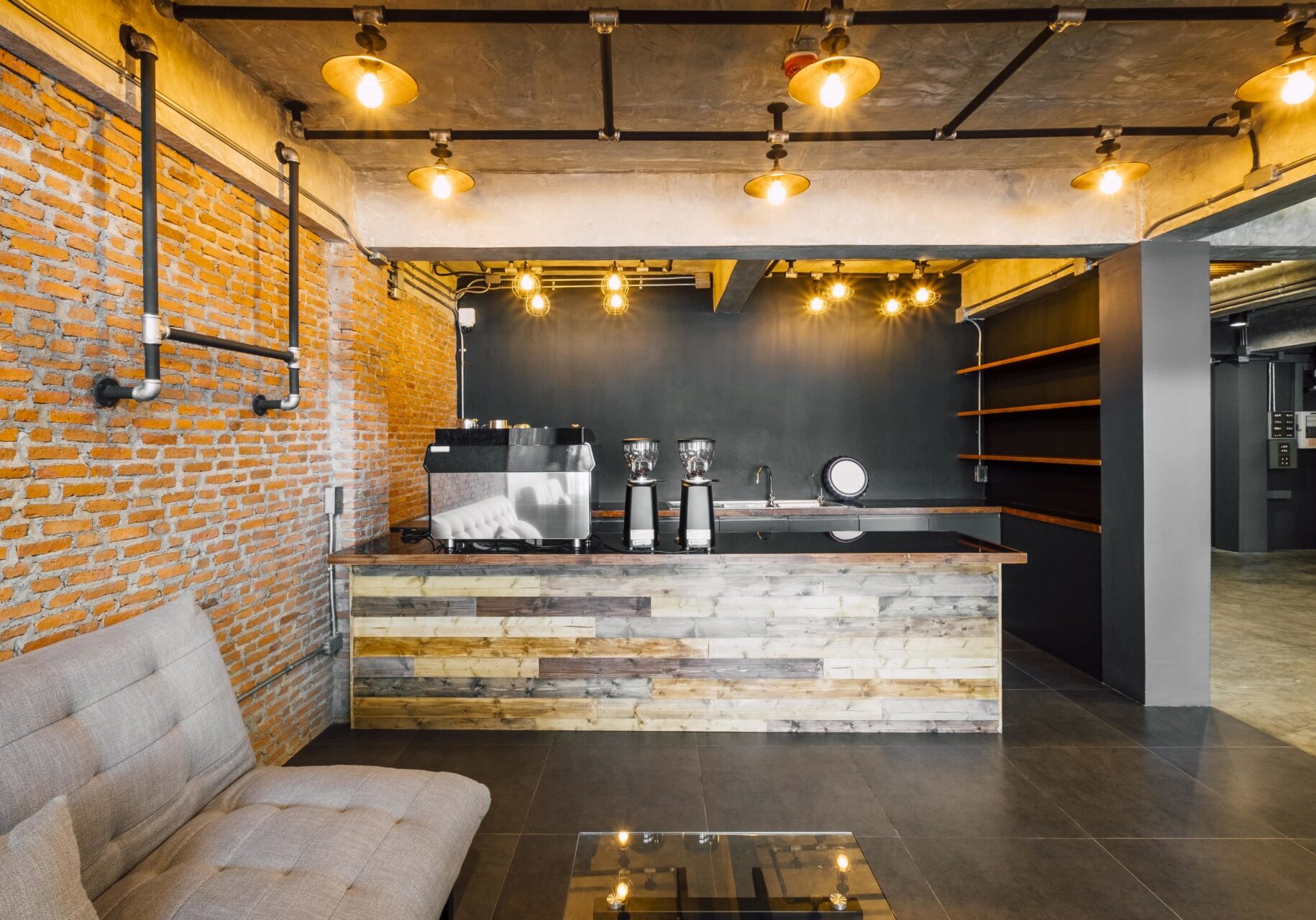 cafe-bar-hotel-loft-style-min